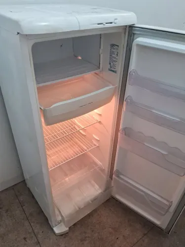 Geladeira Electrolux                                             faço entrega 