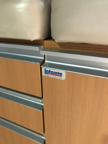 Maca de atendimento com armário 