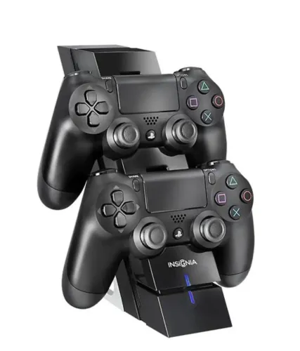 carregador duplo para controles de videogame da marca Insignia.