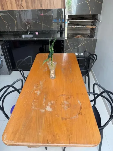 Vendo mesa de madeira maciça 1,65 x 0.70 somente mesa 