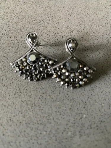 Brinco marcassita com pedras lapidadas forma de leque estilo boho chic