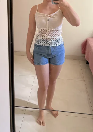 Blusa com renda e pérola