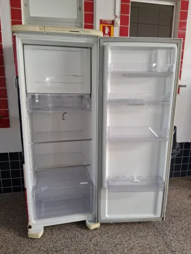 Vendendo uma geladeira marca elétrolux