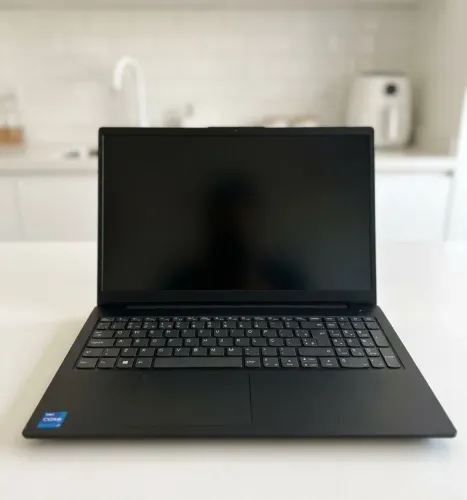 Notebook Lenovo V15 - i5 12ª Ger. / 16GB RAM / 256GB SSD