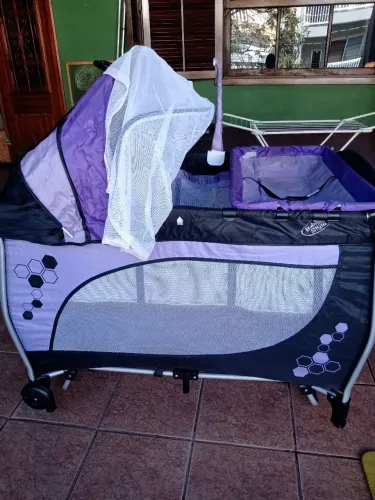 Berço com colchão. Balanço Cercado Portátil Roxo Baby Style/ com colchão . 