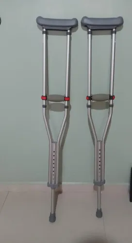 Vendo par de muleta axilar