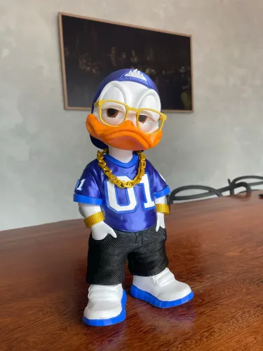       ? Quem disse que o Donald não tem drip? 