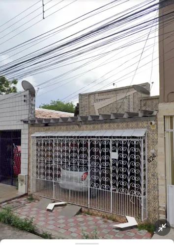 Casa para venda possui 188 metros quadrados em Monte Castelo - Fortaleza - Ceará