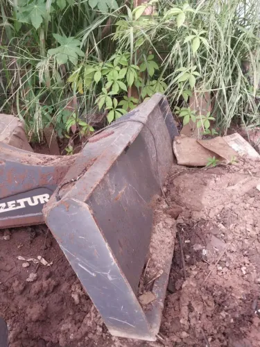 Braço para vala Zetur retirar peças 