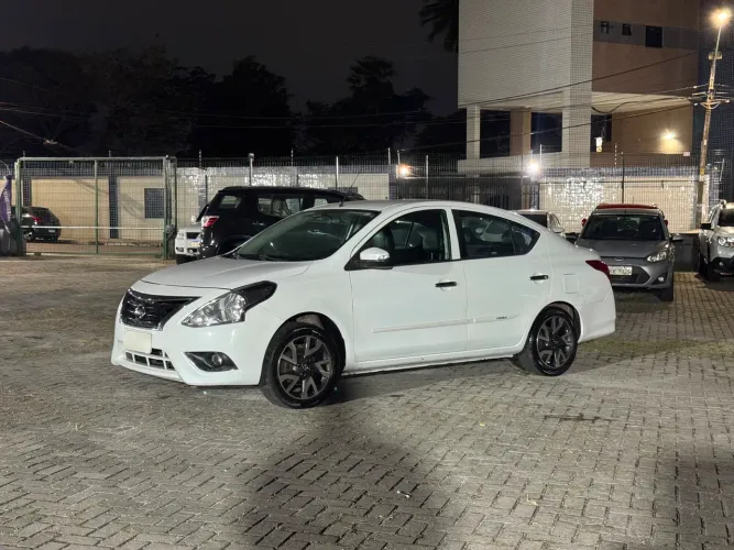 Nissan Versa SL 1.6 16V Flexstart 4P Aut. 2017
