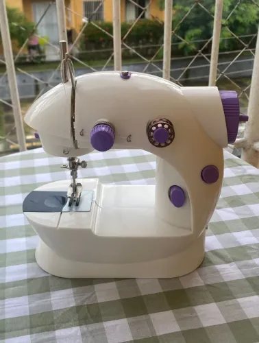 Mini máquina de costura 