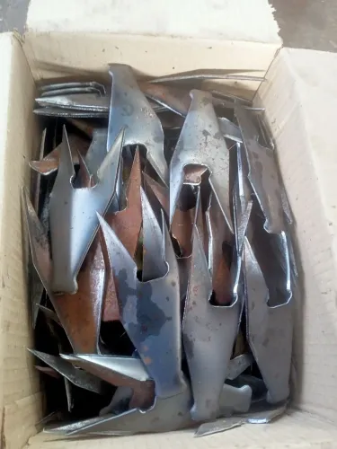 Grampos de Muro Preto. Caixas de 10 kilos... Recife...