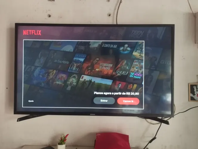 Tv Samsung cristal smart de 43 polegadas completa semi nova