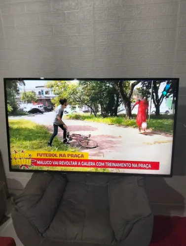 vendo uma televisão 43polegada ela não e esmart mais tem o conversor dela . Valor 500 reai
