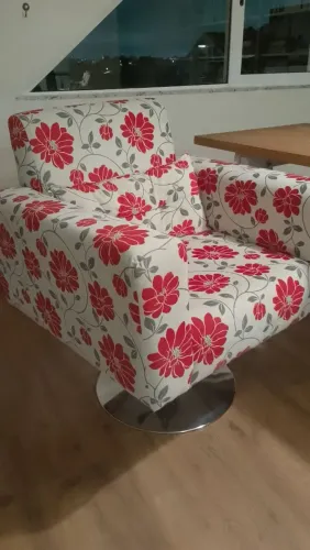 Poltrona giratória floral