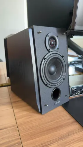 2 Monitores de áudio Edifier R1855DB 70W RMS