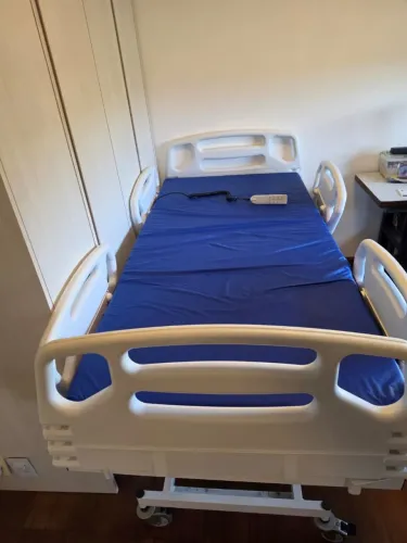 Cama hospitalar motorizada semi nova