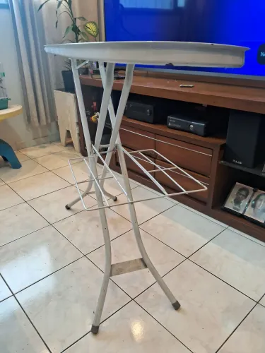 Tábua de passar roupa com três níveis de altura