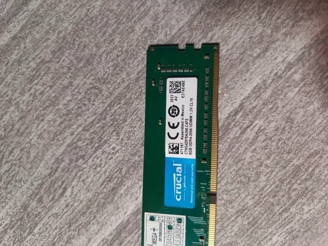 Memória DDR4 Crucial 8GB 2666