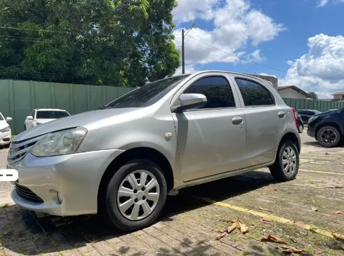 Toyota Etios X 1.3 Flex 16V 5P Mec. 2015