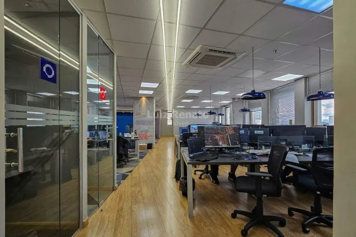 Andar Corrido para Locação | 224 m² | Ed. Golden Business | Vila da Serra
