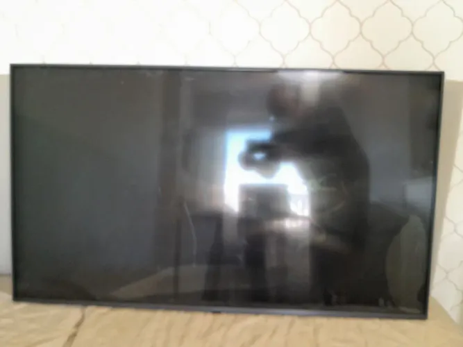 TV LG Smart 4K 50" 50UQ8050PSB - Tela Quebrada - Peças ou Conserto 