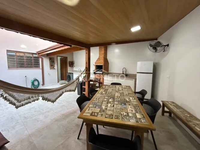 CASA RESIDENCIAL COM 3 DORMITÓRIOS NO BAIRRO VILA MONTEIRO