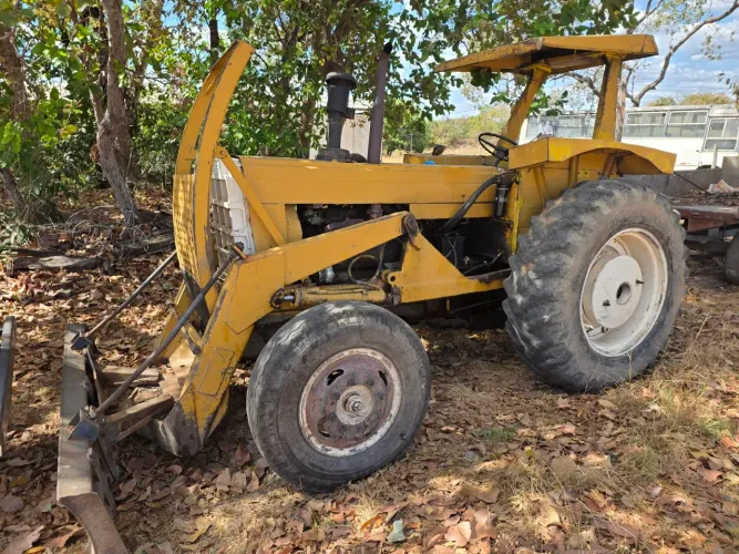 Trator cbt 2105 c/ lamina