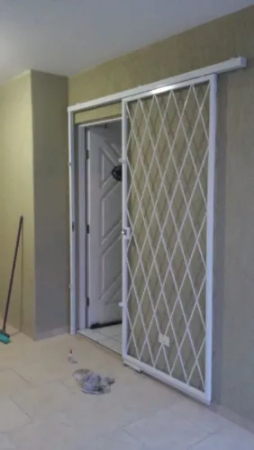 Grade de proteção para portas 