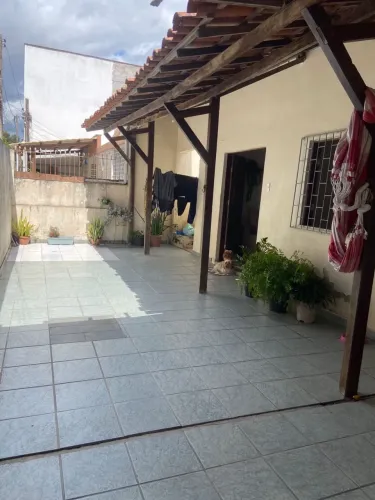 Oportunidade! Casa grande com localização privilegiada.