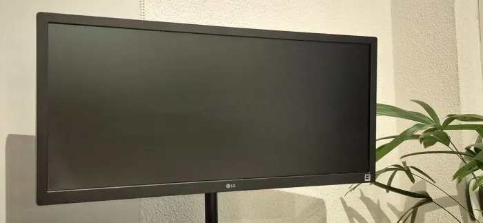 Monitor UltraGear 75Hz