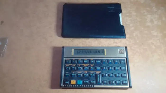 CALCULADORA HP 12 C  MUITO BEM CONSERVADA****FAÇA A SUA OFERTA****