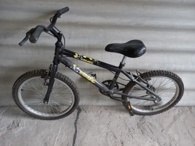 Bicicleta Infantil Batman Aro 20 com Rodinhas - Pouquíssimo Uso