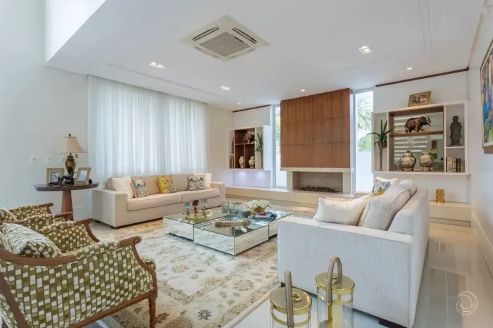 Imóvel para venda tem 758 metros quadrados com 5 quartos