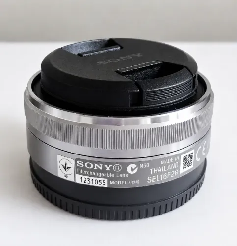 Lente Sony E 16mm F/2.8 SEL16F28