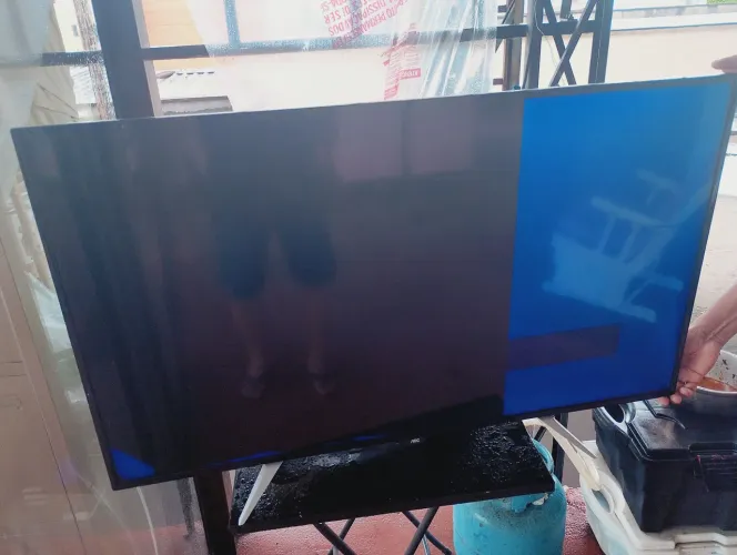 Vendo TV 46 polegadas  com defeito 