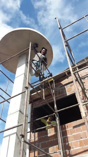 Forma para fabricação de torre de concreto caixa de água.