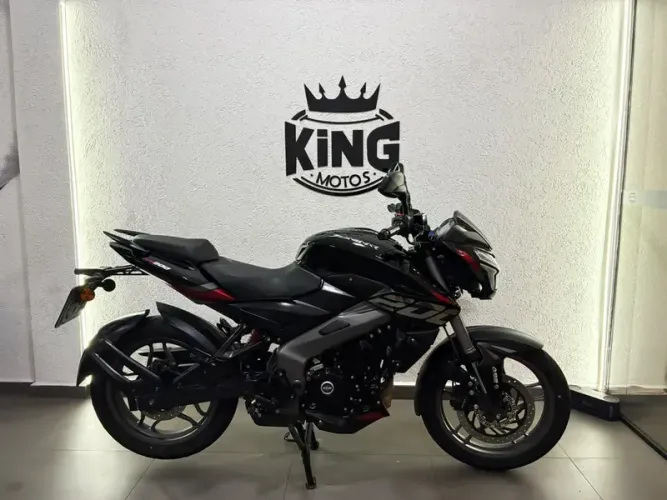 BAJAJ DOMINAR NS200