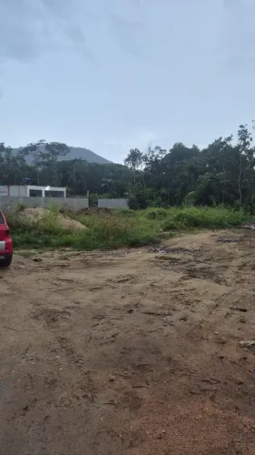 Terreno 20x30 - 1km da praia dura