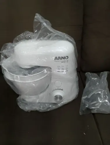 Batedeira planetária deluxe branca arno 600w ( nunca usada )