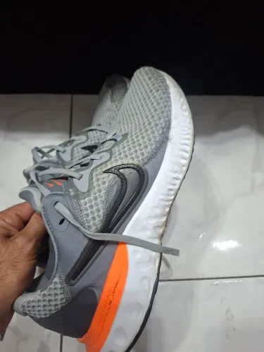 Tênis Nike Renew Run 2 
