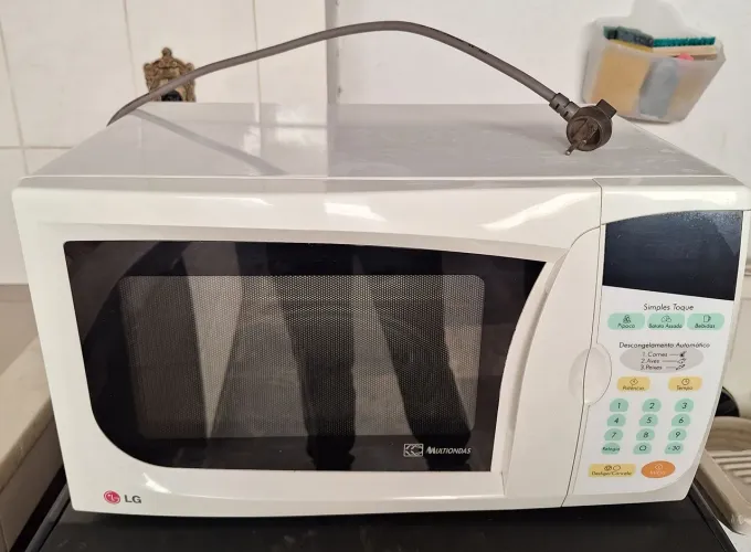 Micro-Ondas LG modelo MS74ML 20L