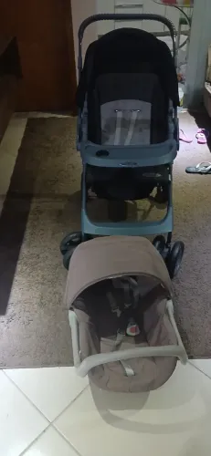 Carrinho de bebe e bebe conforto