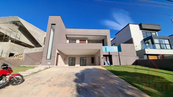 Vende-se Linda Casa Nova, 3 suítes, Área Gourmet, piscina e churrasqueira.
