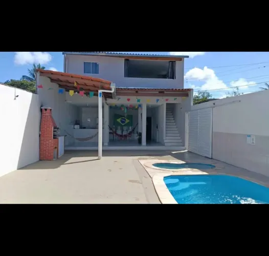 Área de lazer com piscina