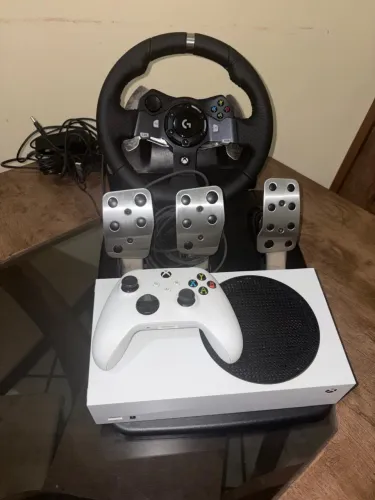 Xbox Series S 512gb Standard Cor Branco - com volante