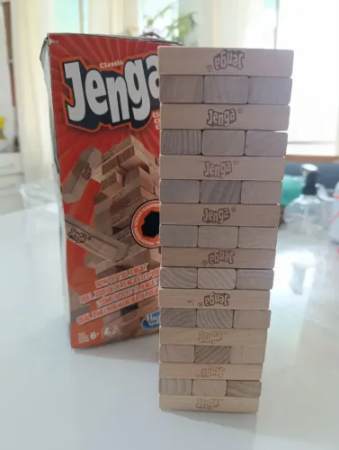 Jogo de Tabuleiro Jenga Madeira com Caixa