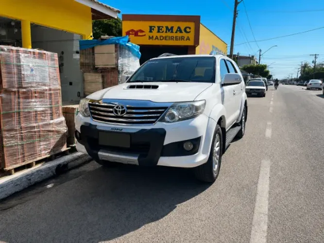 Toyota Hilux SW4 SRV D4-d 4X4 3.0 TDI Dies. AUT 2014