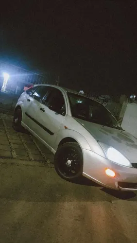 Ford Focus 1.8 16V 5P 2003