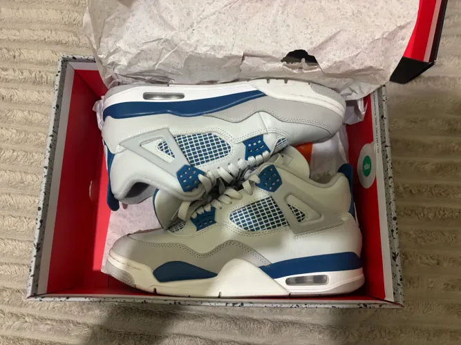 Air Jordan 4 Military Blue